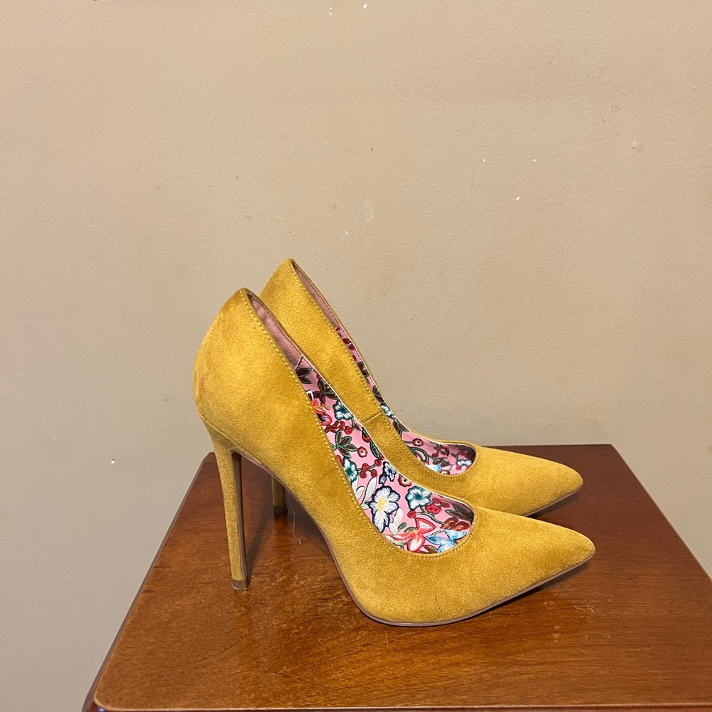 Women gold suede heels. 4” heels in excellent condition. Worn 2 times.